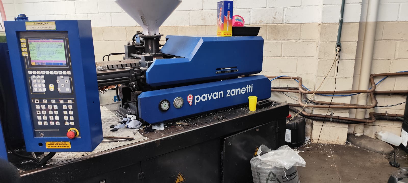 Injetora Pavan 140 ton